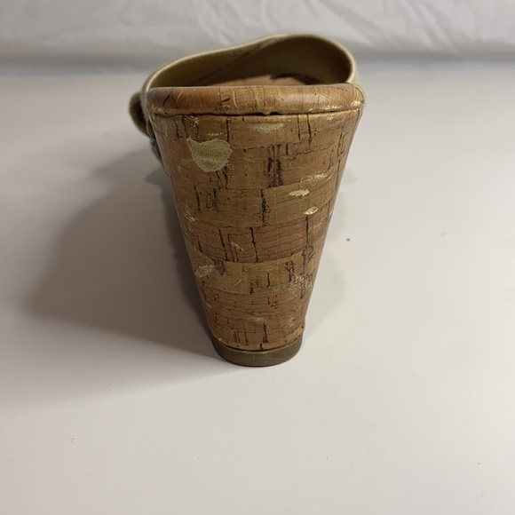 Brand Faded Glory. Size 7 1/2. Color tan, cream, brown, gold. - Picture 6 of 8